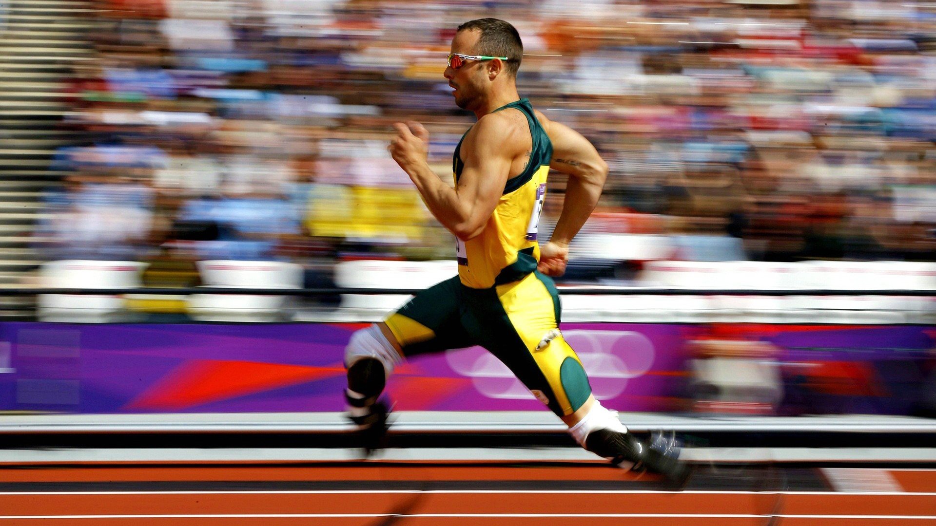 花式台球秀赛 连续反弹入袋动作如同魔术表演